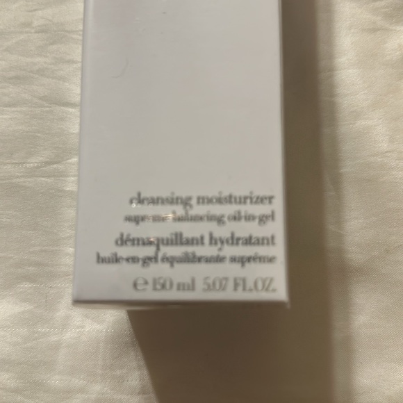 Giorgio Armani Cleansing Moisturizer - Picture 4 of 5